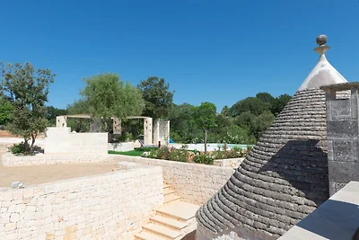 Trulli in Puglia con Piscina e Panorama