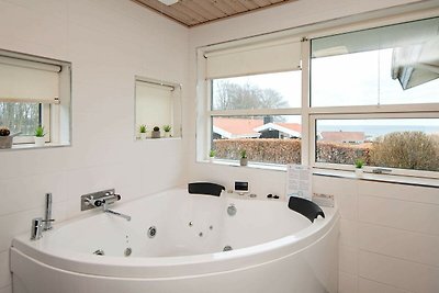 Modernes Ferienhaus in Sjølund mit Sauna