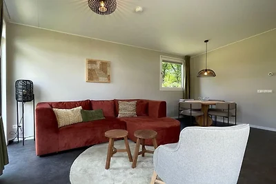 Luxuriöses Ferienhaus umgeben von Wasser und...