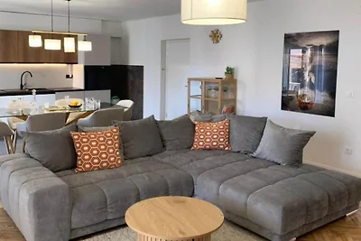 Luxury Apartment Ivo  with Jacuzzi near the b...