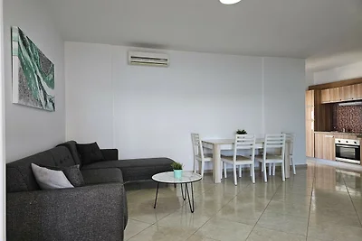 Apartament w Sarandzie z Widokiem na Morze