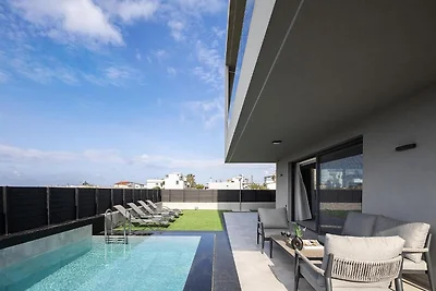 Villa mit Meerblick, Pool und Grill für 8...