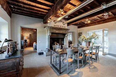Palazzo vicino a Lucca con piscina infinita