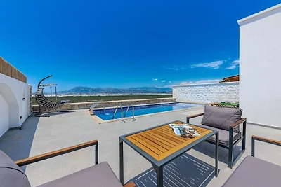 Villa in Kalkan mit Schwimmbecken
