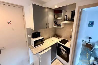 Rustikales Plätzchen am Flussuferweg