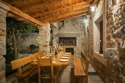 Villa met verwarmd zwembad in de buurt van...