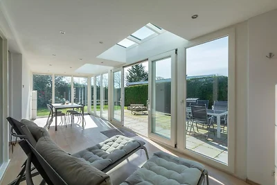 Elegant bungalow with sauna and garden