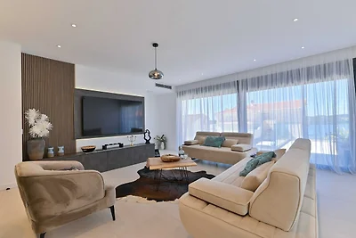 Villa Oasis - Five Bedroom Villa with Private...