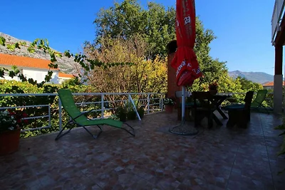 Apartment mit drei Schlafzimmern und Terrasse