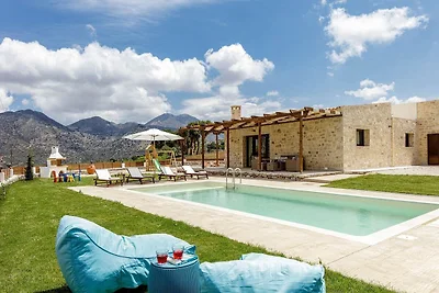 Nuova villa Melidoni con piscina