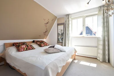Attraktives Ferienhaus in Oude mit Garten