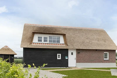 Villa in paglia con sauna nel parco vacanze