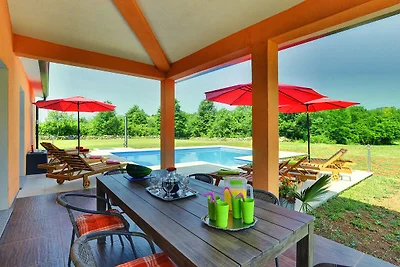 Villa con piscina a Pisino