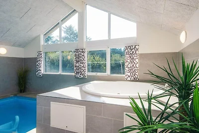 Luxurioses Pool-Retreat in Blavand -- By Trau...