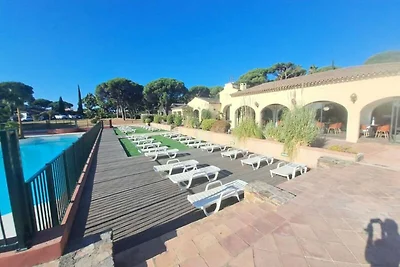 Chalet in der Nähe von Saint-Tropez mit Pool