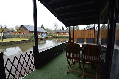 Modernes Ferienhaus direkt am See gelegen