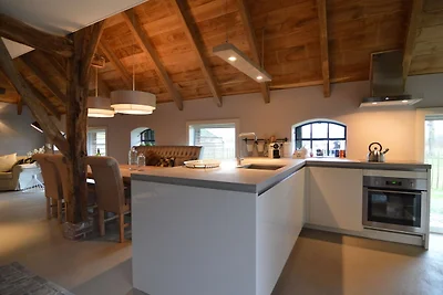 Stilvolles Bauernhaus mit Garten und Sauna