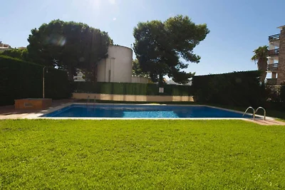 Schöne Wohnung in Roses mit Pool