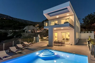 Villa in Podstrana met zwembad