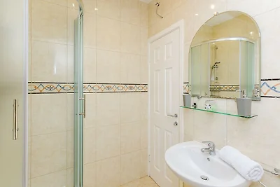 Apartment Franceska -Two-Bedroom Apartment wi...