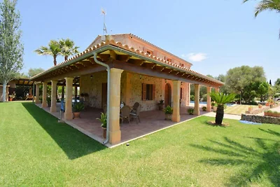 Villa in Muro met zwembad en tuin