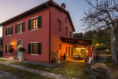 Villa bei Lucca mit Pool und Aussicht