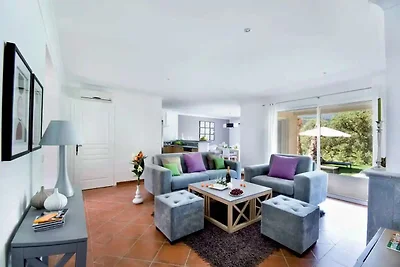 Geräumige Villa in Cavalaire-sur-Mer für 8...