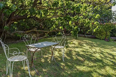 Spazioso Cottage a Oppede con Piscina