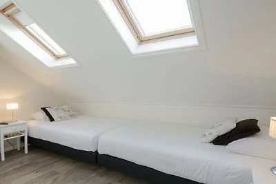 Ferienhaus in Nes mit Schwimmbecken