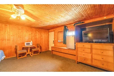 La Crosse, Kansas | 3 Queensize-Betten