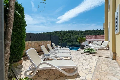 Wohnung mit Garten in Trogir