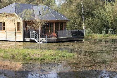 Ferienhaus mit Whirlpool und Terrasse