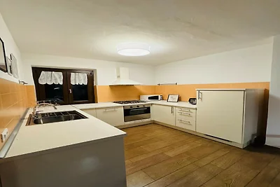 Panoramablick auf den See, umzäunter Privatga...