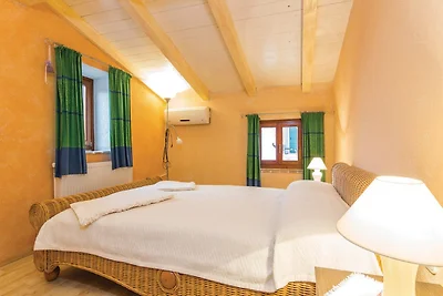 Rustikales Ferienhaus in Vrsar mit Garten