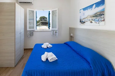 Casa vacanze in stile isolano con piscina a F...
