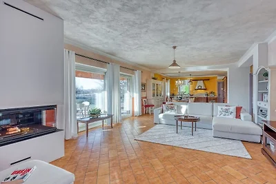 Villa in Nedescina mit Schwimmbecken