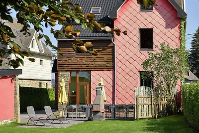 Geräumige Villa mit Sauna in Sourbrodt