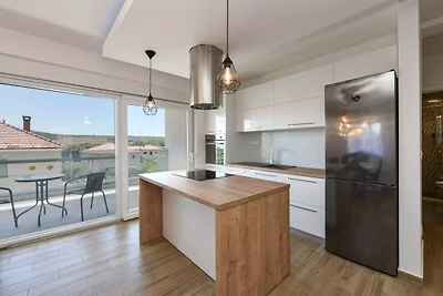 Villa mit Meerblick in Strandnähe in...