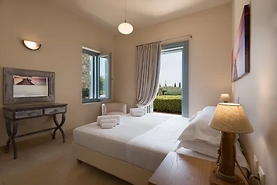 Luxuriöse Villa mit Pool auf der Insel...