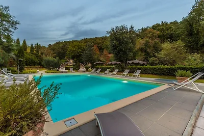 Villa mit Gemeinschaftspool in San Rocco