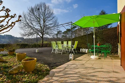 Vakantiehuis met terrassen en mooi uitzicht.