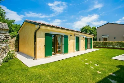 Villa in Radetici mit Schwimmbecken