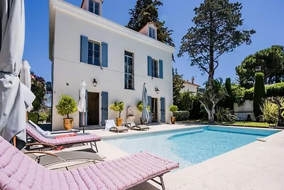 Villa in Antibes mit Pool und in Strandnähe