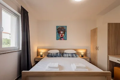 Holiday Home Milutin 1 - Four Bedroom Holiday...