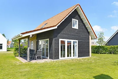 Huis met sauna en bubbelbad, 700 m.