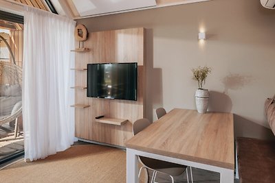 Modernes Tiny House mit Spülmaschine, Strand ...