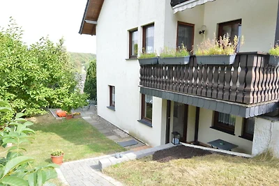 En zeer ruime benedenwoning in een prachtige