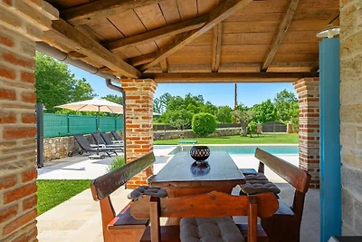 Villa in Višnjan mit Schwimmbecken