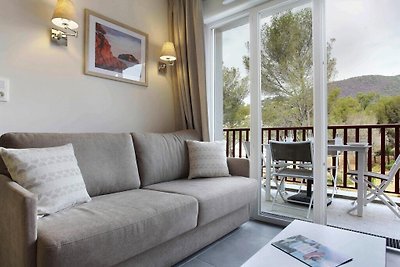Studio in Cavalaire-sur-Mer with a shared...