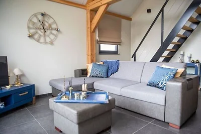 Moderno cottage immerso nella natura